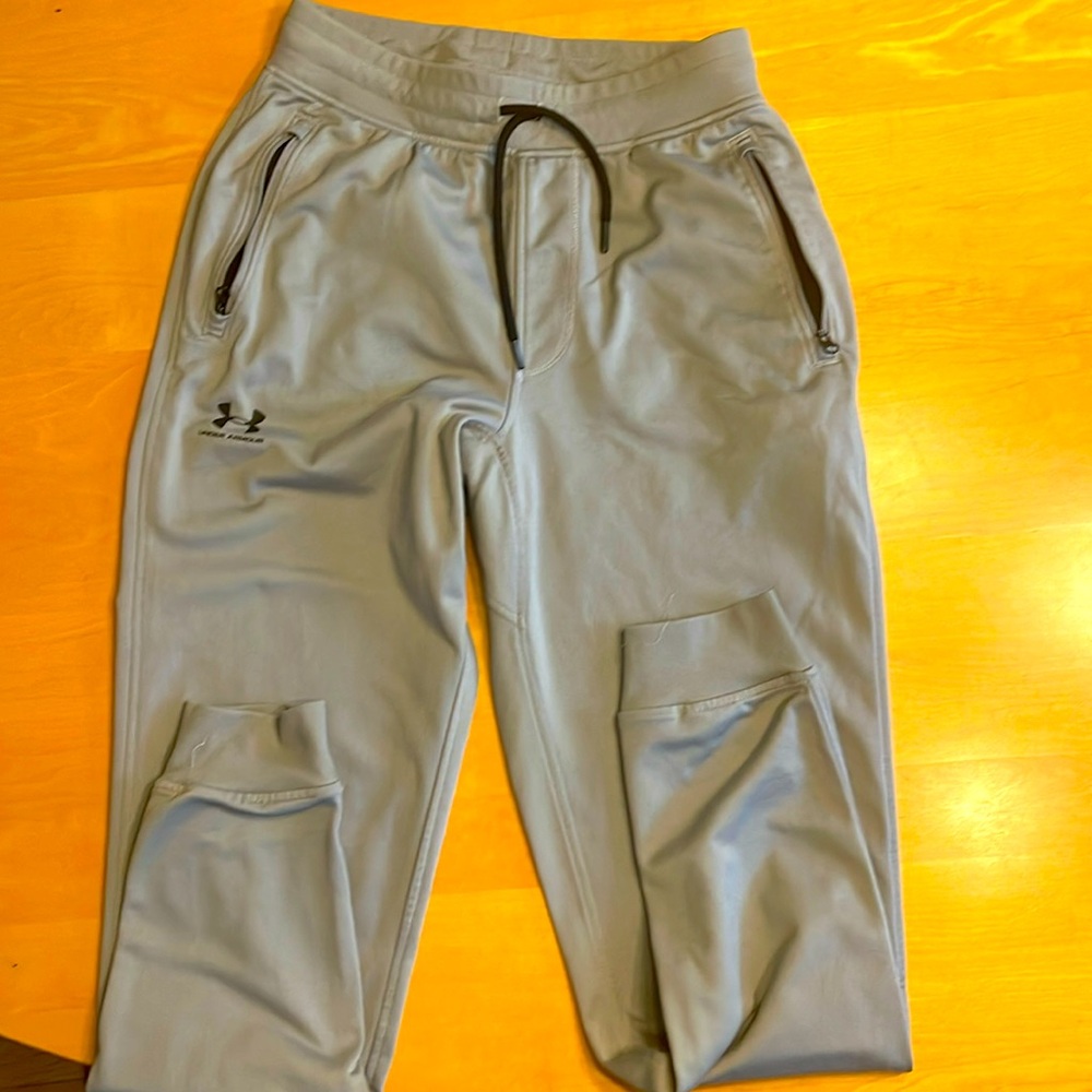 Under Armour gray loggers.